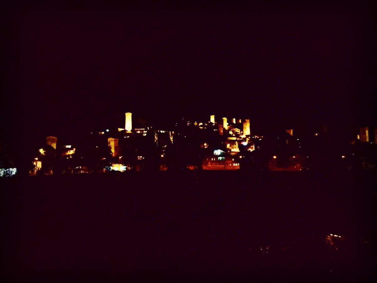 Travel Inn House Mestia • Მოგზაურის Სახლი Bagian luar foto