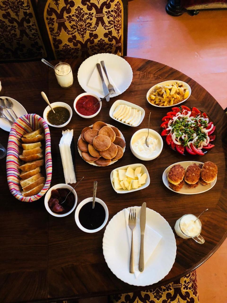 Travel Inn House Mestia • Მოგზაურის Სახლი Bagian luar foto